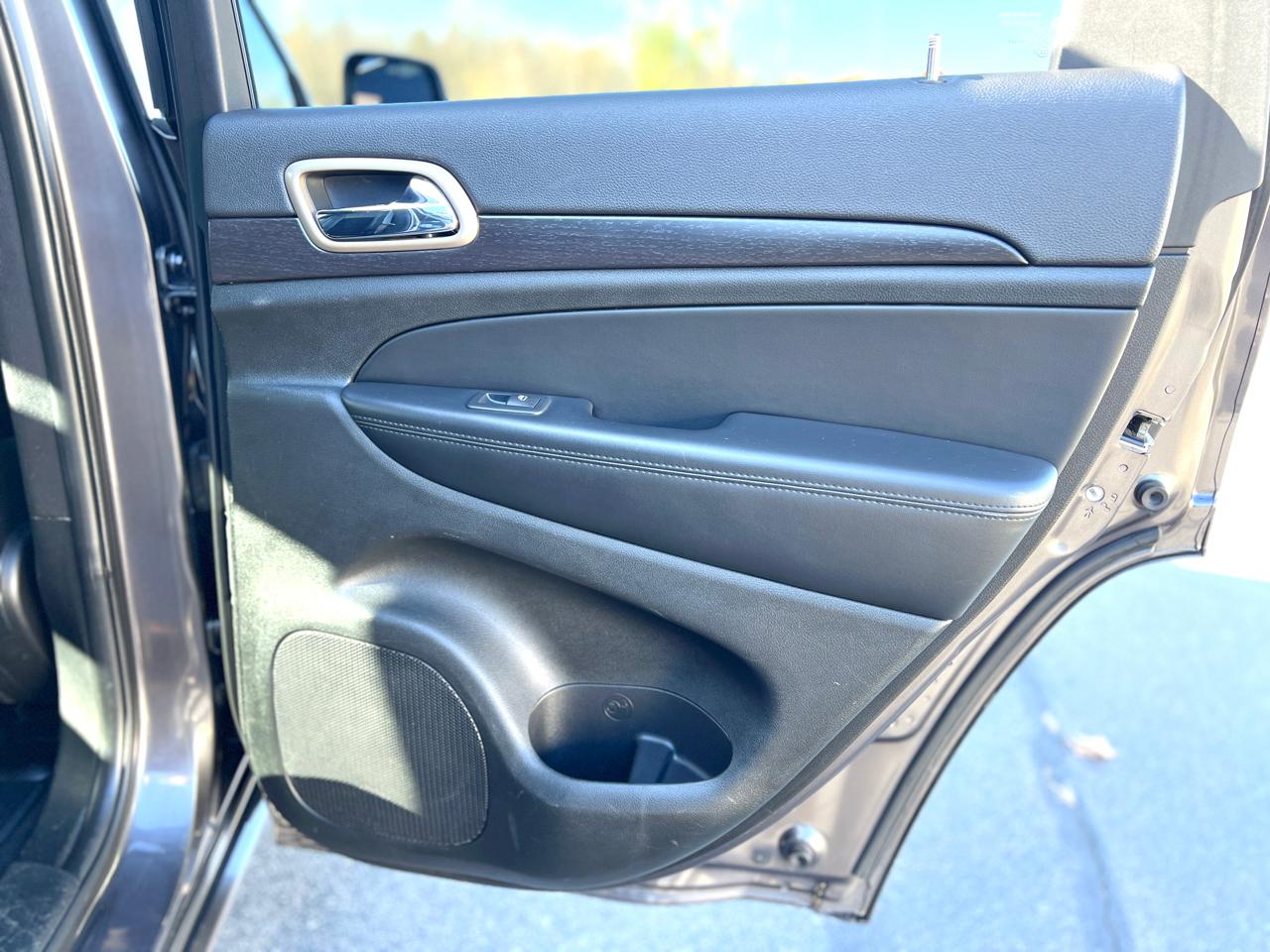 Jeep Grand Cherokee Altitude 4D SUV 4WD 2015