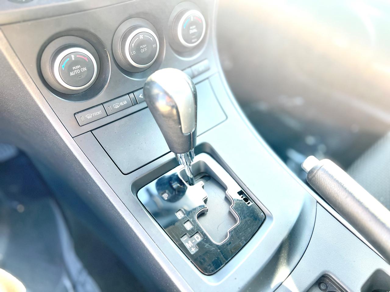 Mazda MAZDA3 s Touring 5-Door 2012