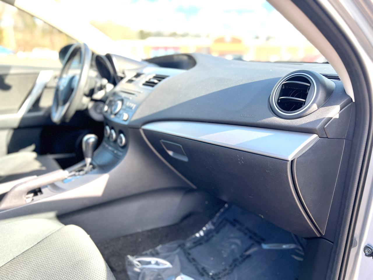 Mazda MAZDA3 s Touring 5-Door 2012