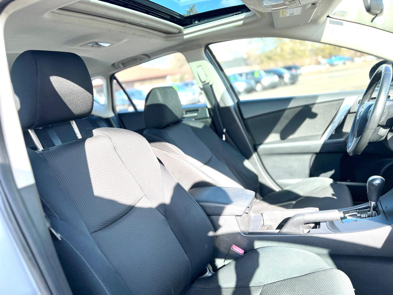 Mazda MAZDA3 s Touring 5-Door 2012