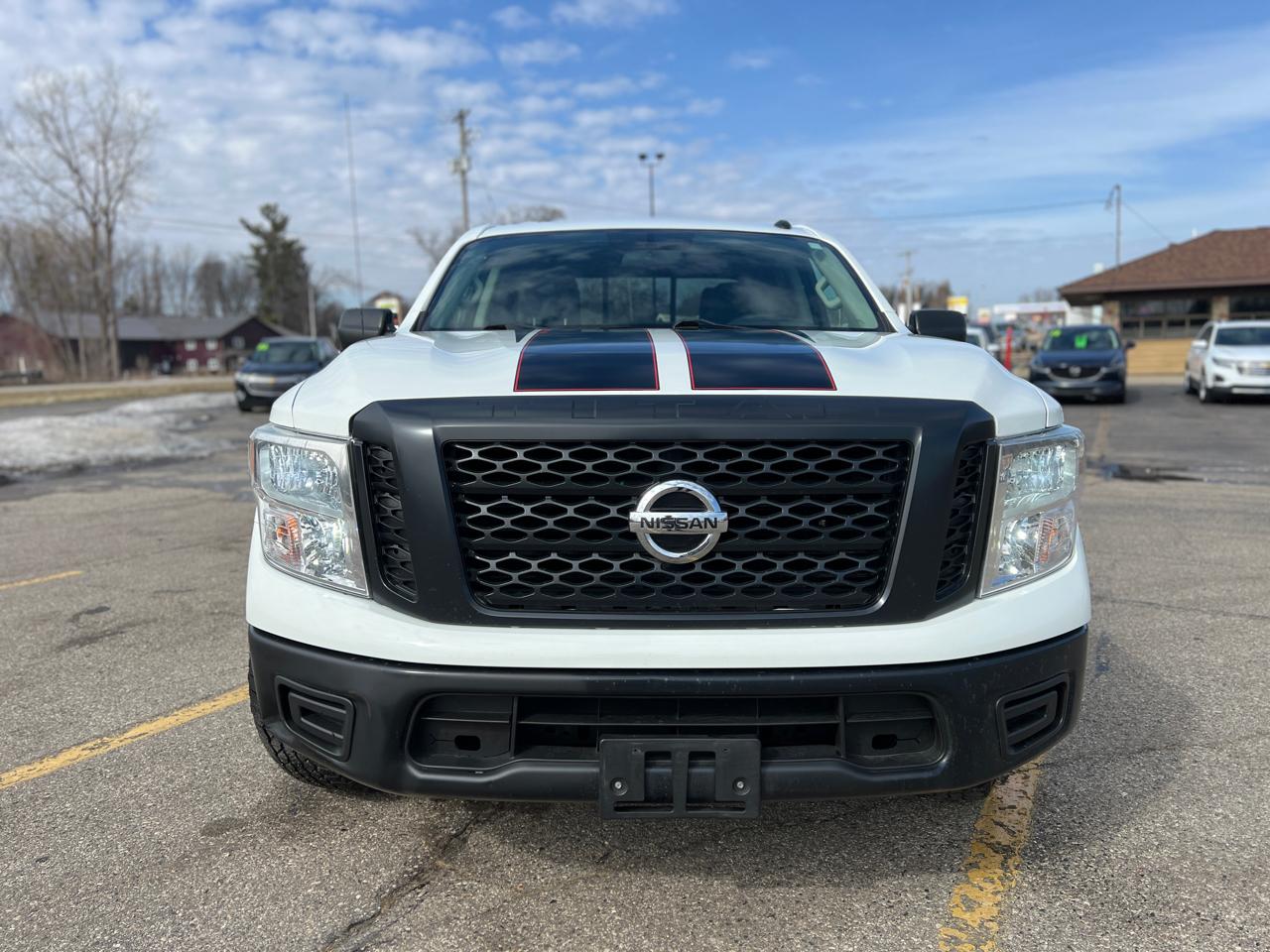 Nissan Titan S Crew Cab 4WD 2019