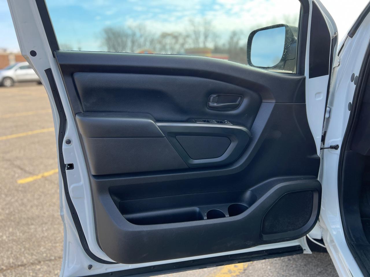 Nissan Titan S Crew Cab 4WD 2019