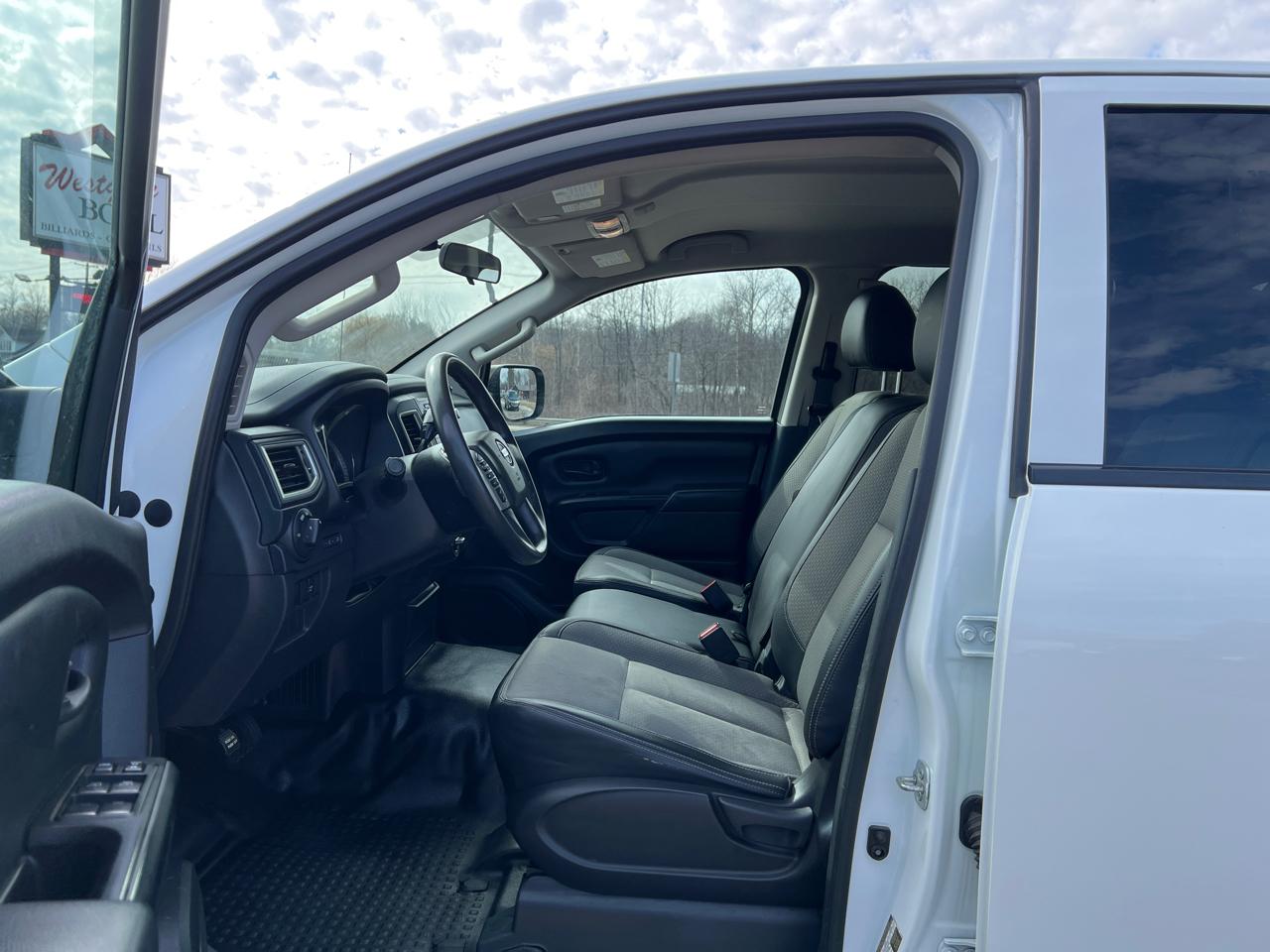 Nissan Titan S Crew Cab 4WD 2019