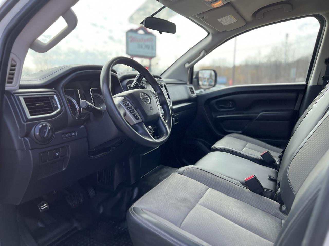 Nissan Titan S Crew Cab 4WD 2019