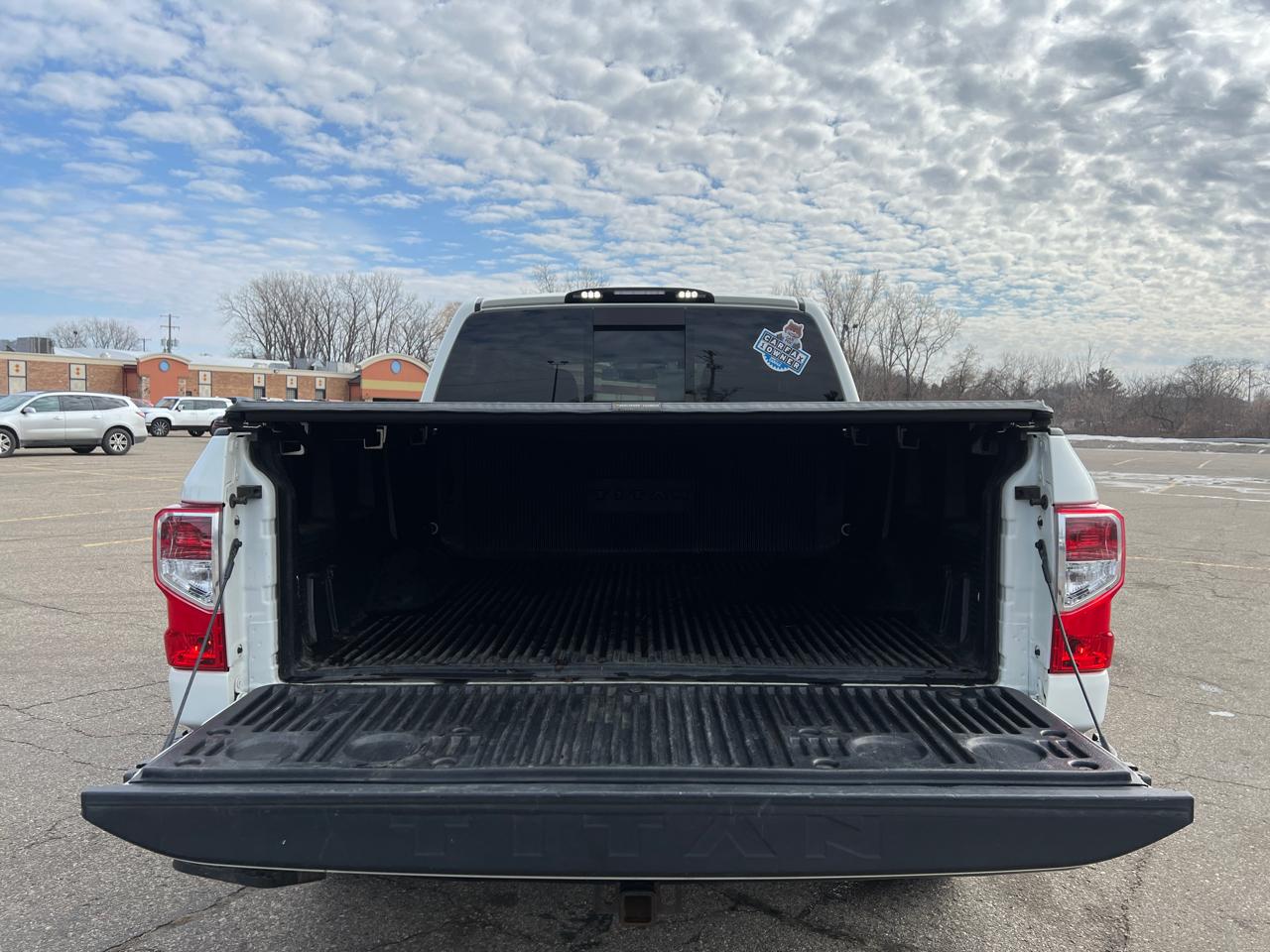 Nissan Titan S Crew Cab 4WD 2019