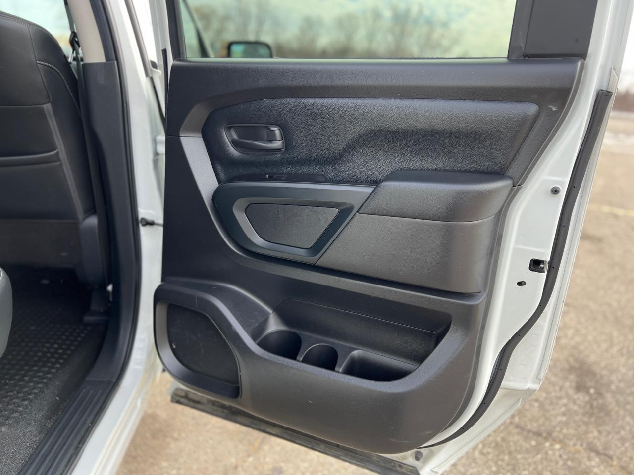 Nissan Titan S Crew Cab 4WD 2019