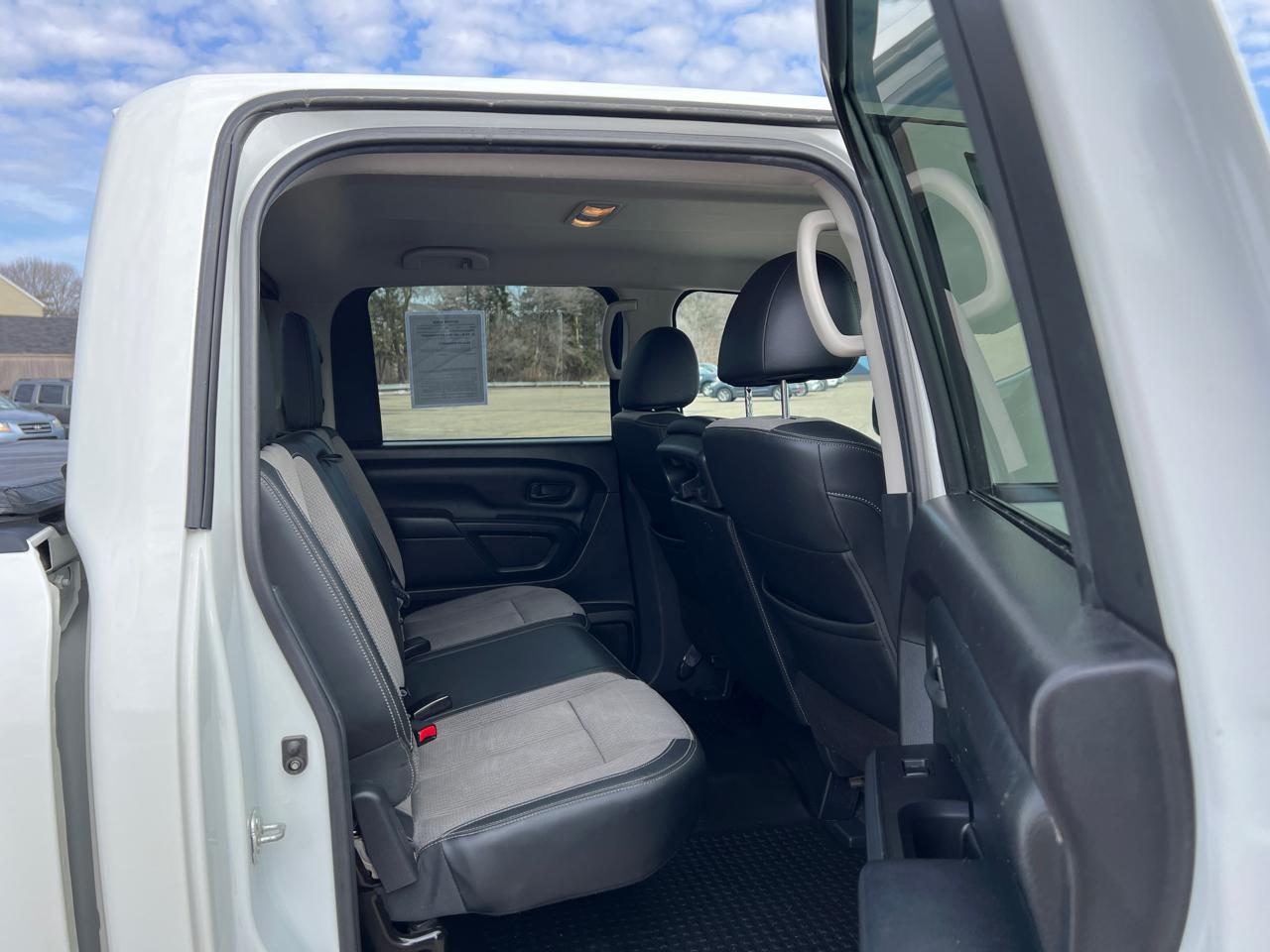 Nissan Titan S Crew Cab 4WD 2019