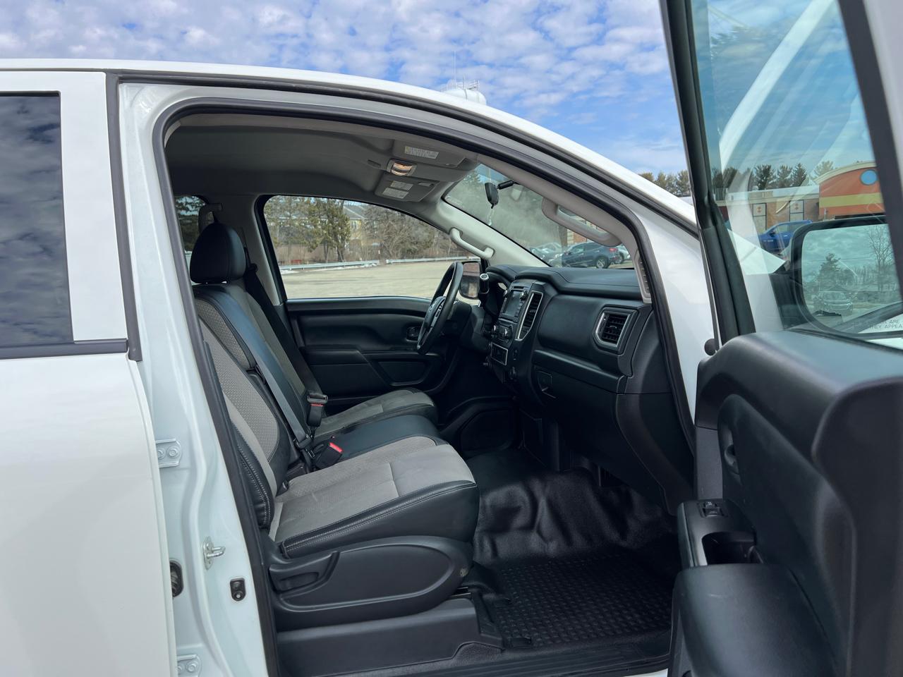 Nissan Titan S Crew Cab 4WD 2019