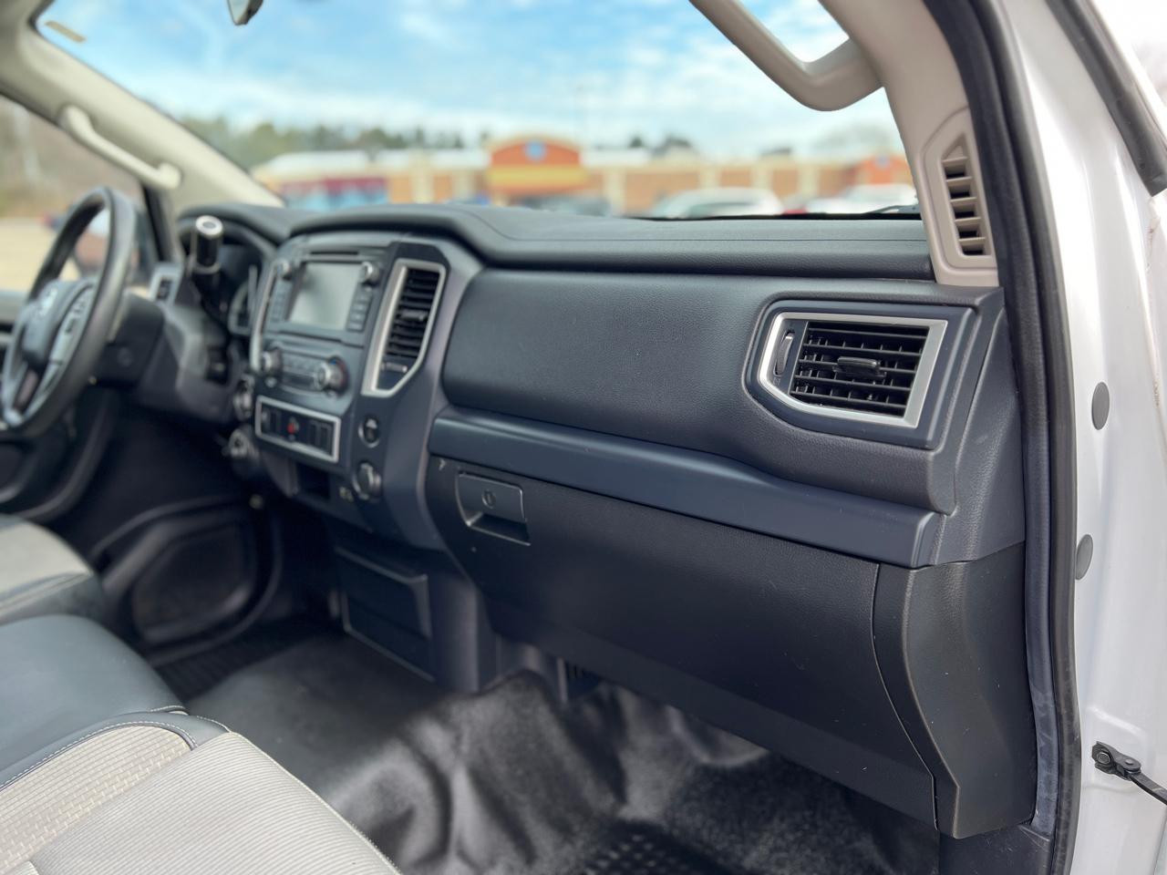 Nissan Titan S Crew Cab 4WD 2019