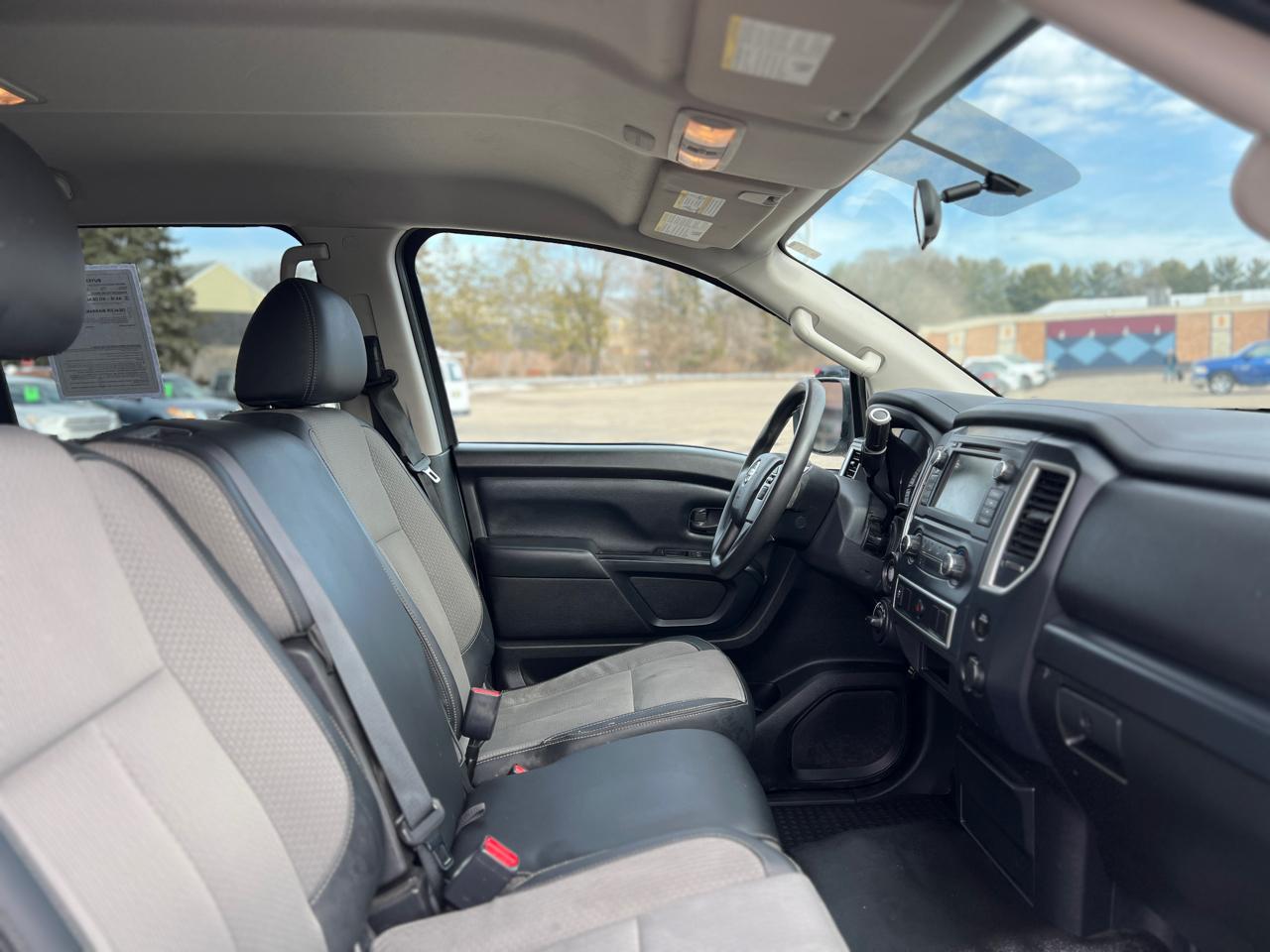 Nissan Titan S Crew Cab 4WD 2019