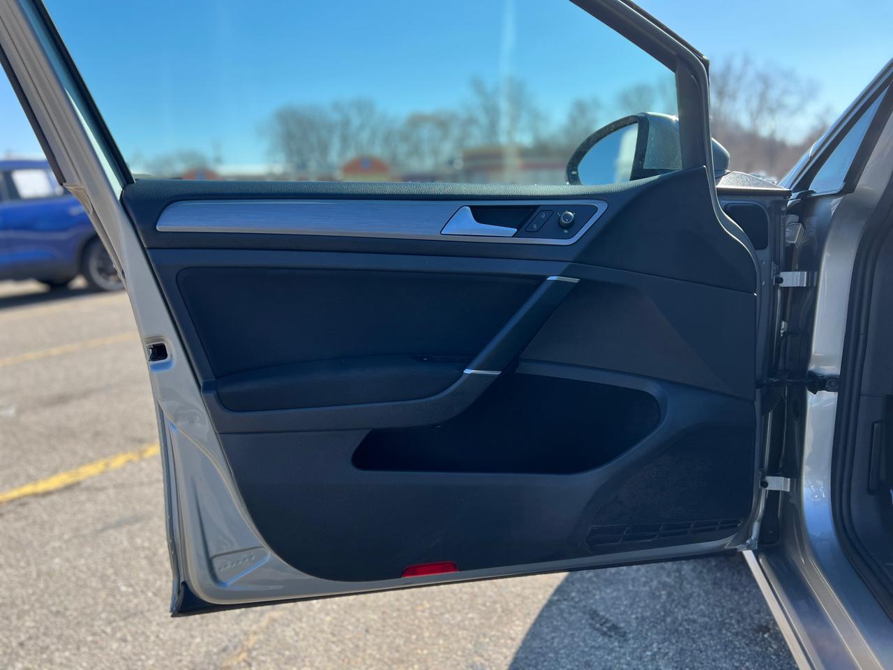 Volkswagen Golf TSI S 6A 2016