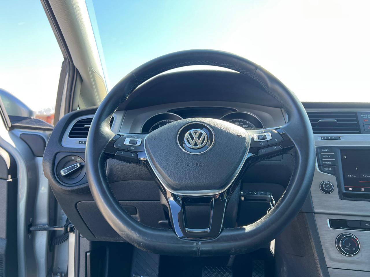 Volkswagen Golf TSI S 6A 2016