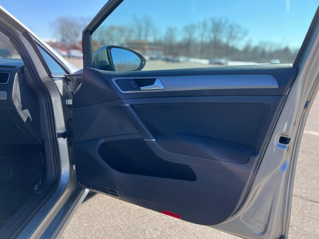 Volkswagen Golf TSI S 6A 2016