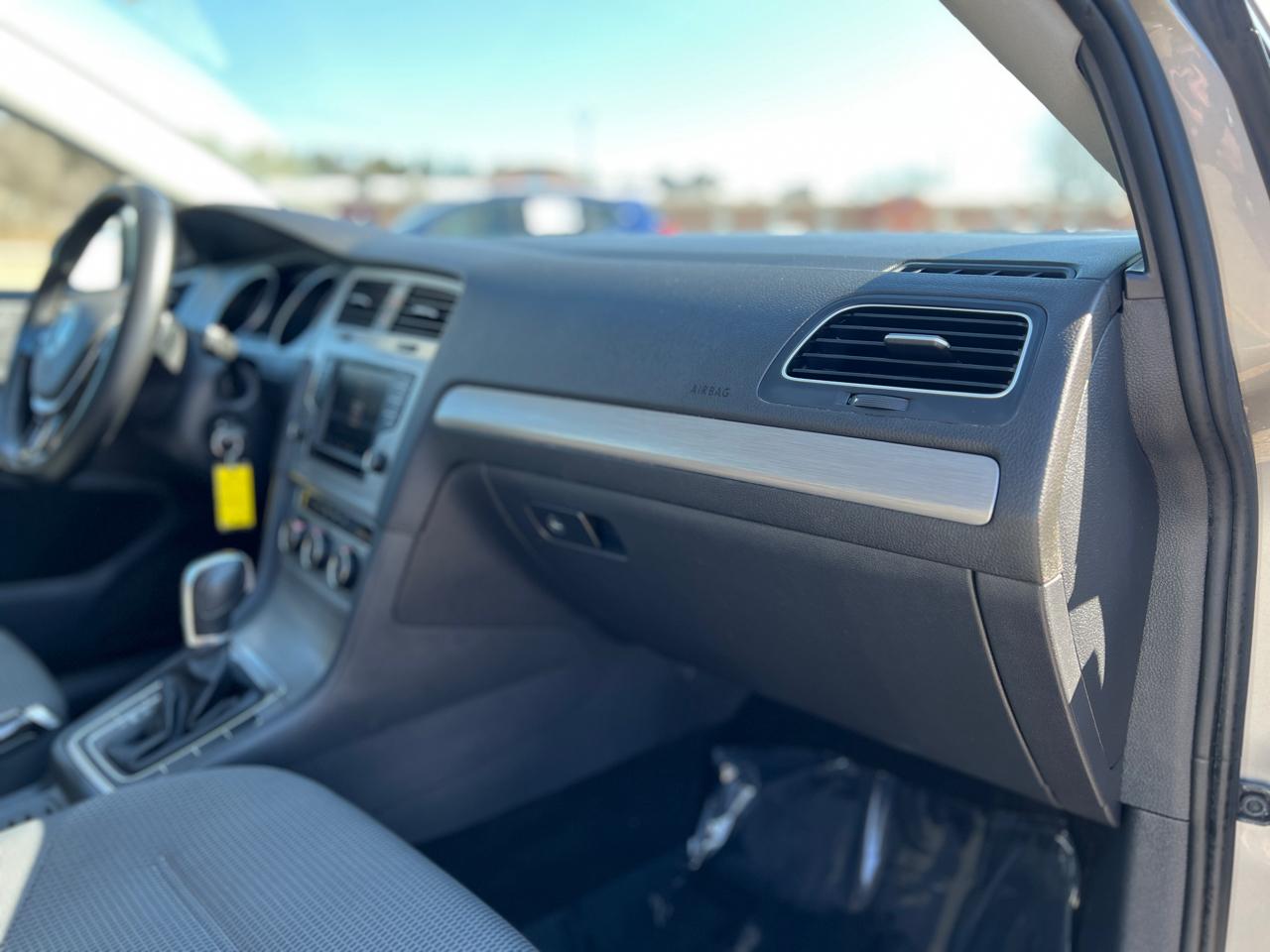 Volkswagen Golf TSI S 6A 2016