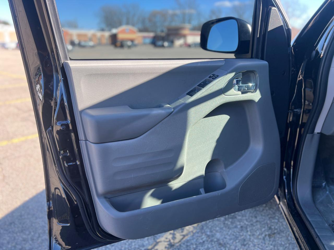 Nissan Frontier SV Crew Cab V6 2016