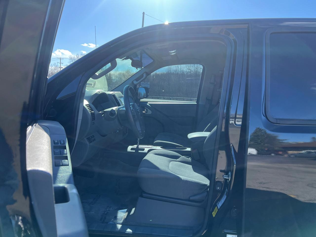 Nissan Frontier SV Crew Cab V6 2016