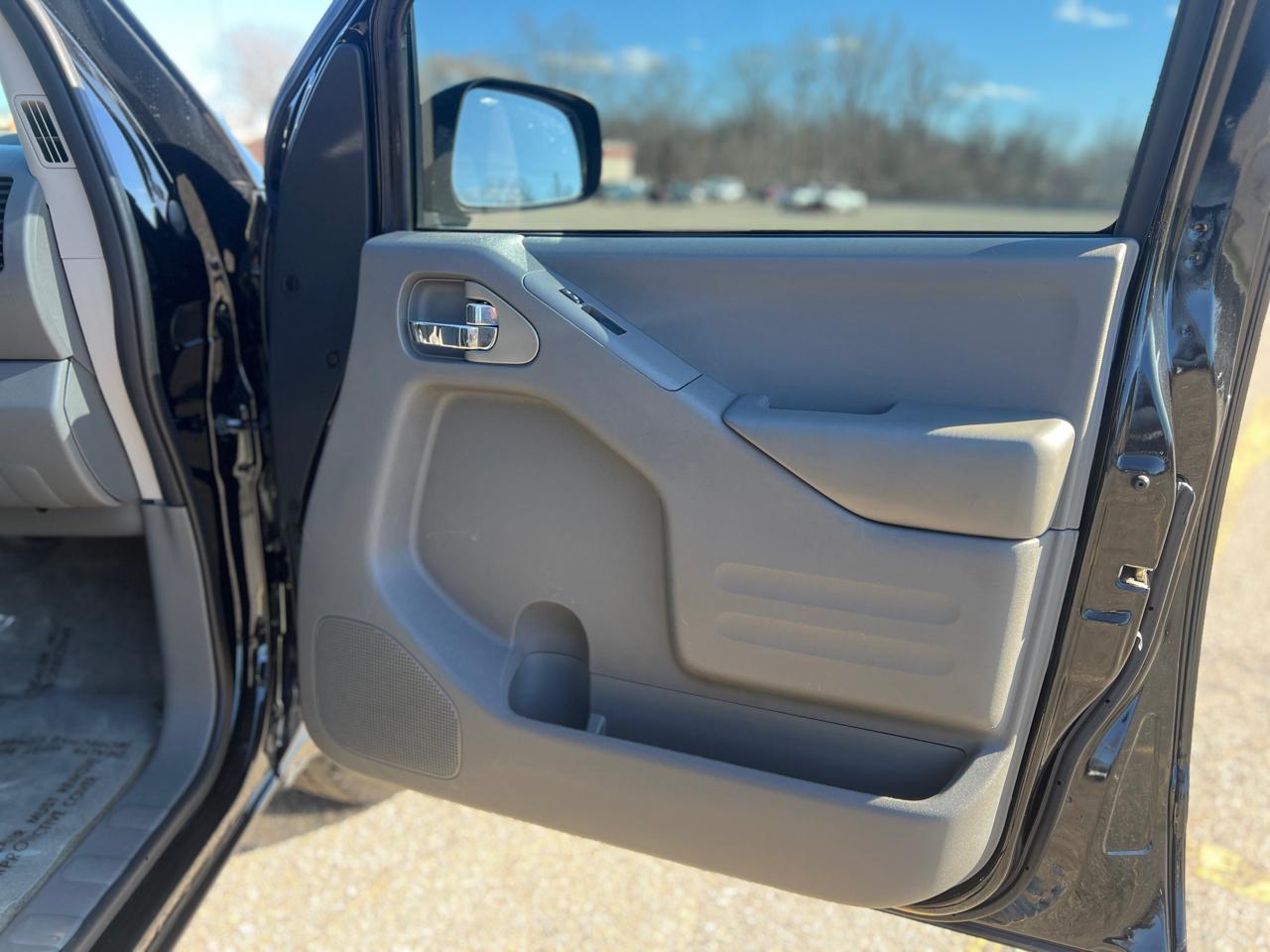 Nissan Frontier SV Crew Cab V6 2016