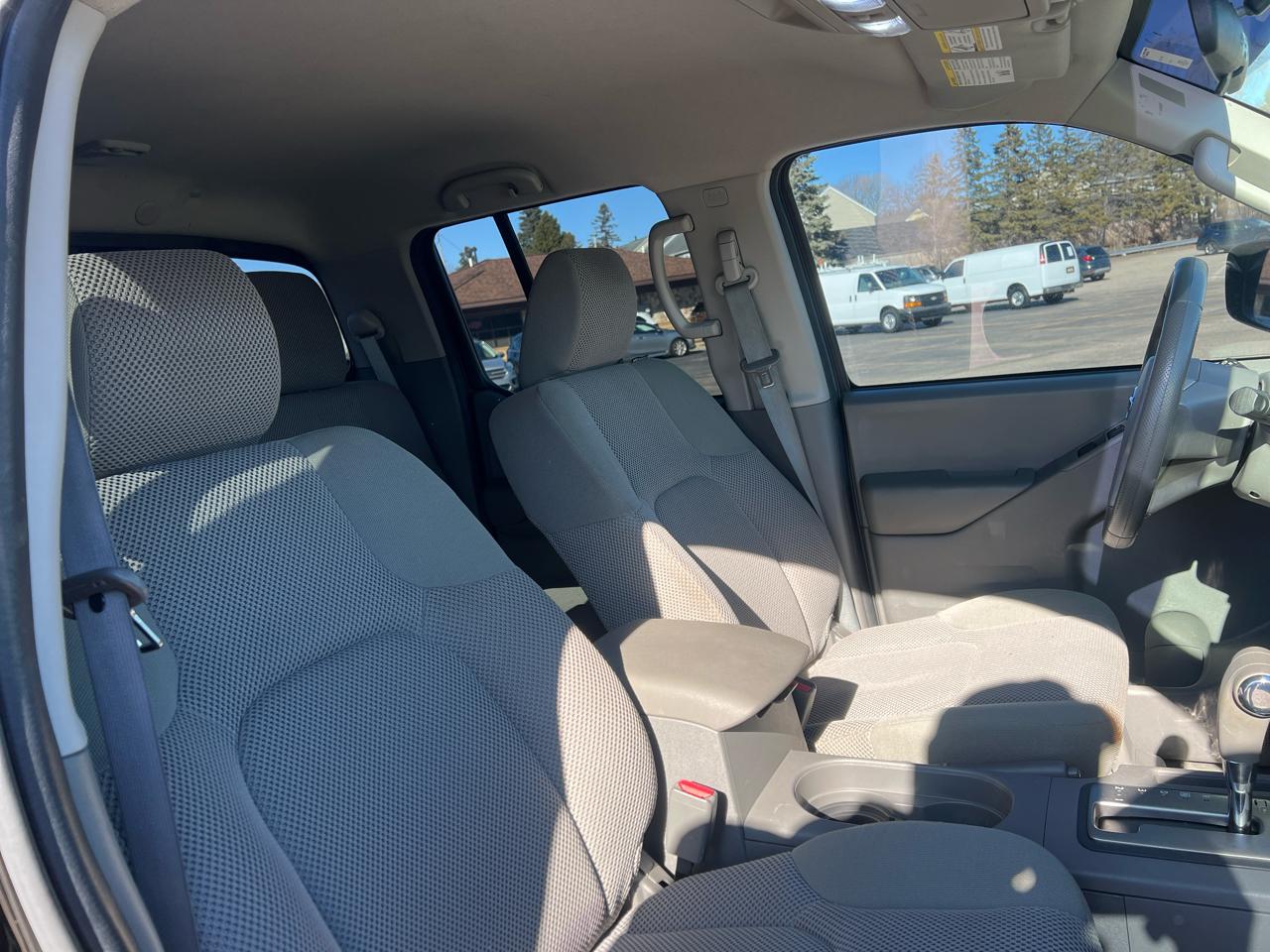 Nissan Frontier SV Crew Cab V6 2016