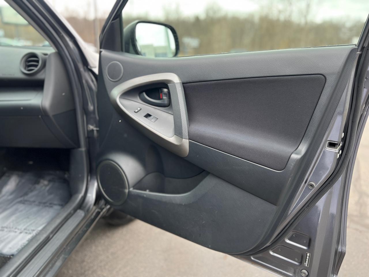 Toyota RAV4 Sport I4 4WD 2010