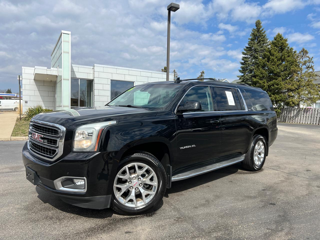 GMC Yukon XL SLT 1/2 Ton 4WD 2015