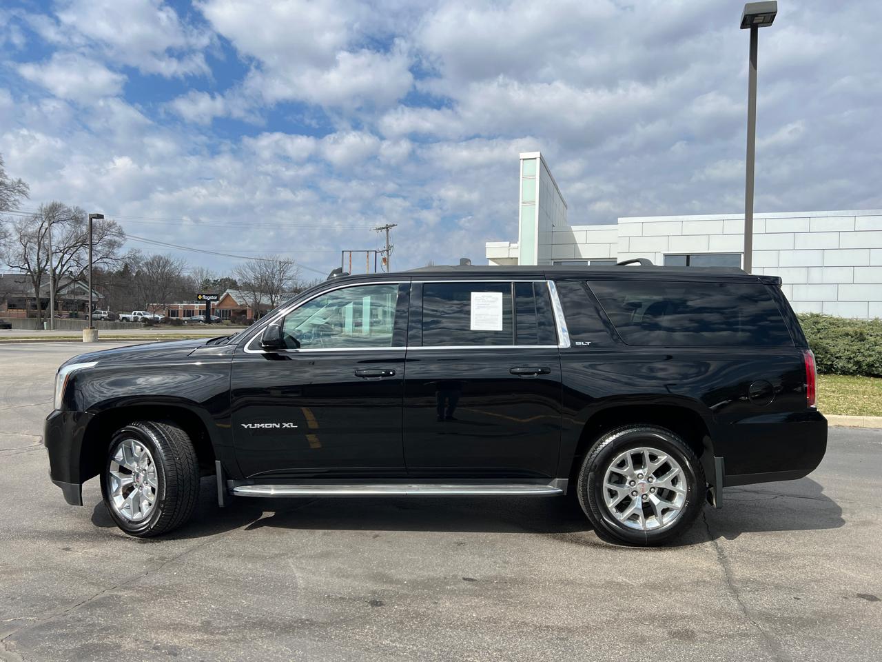 GMC Yukon XL SLT 1/2 Ton 4WD 2015