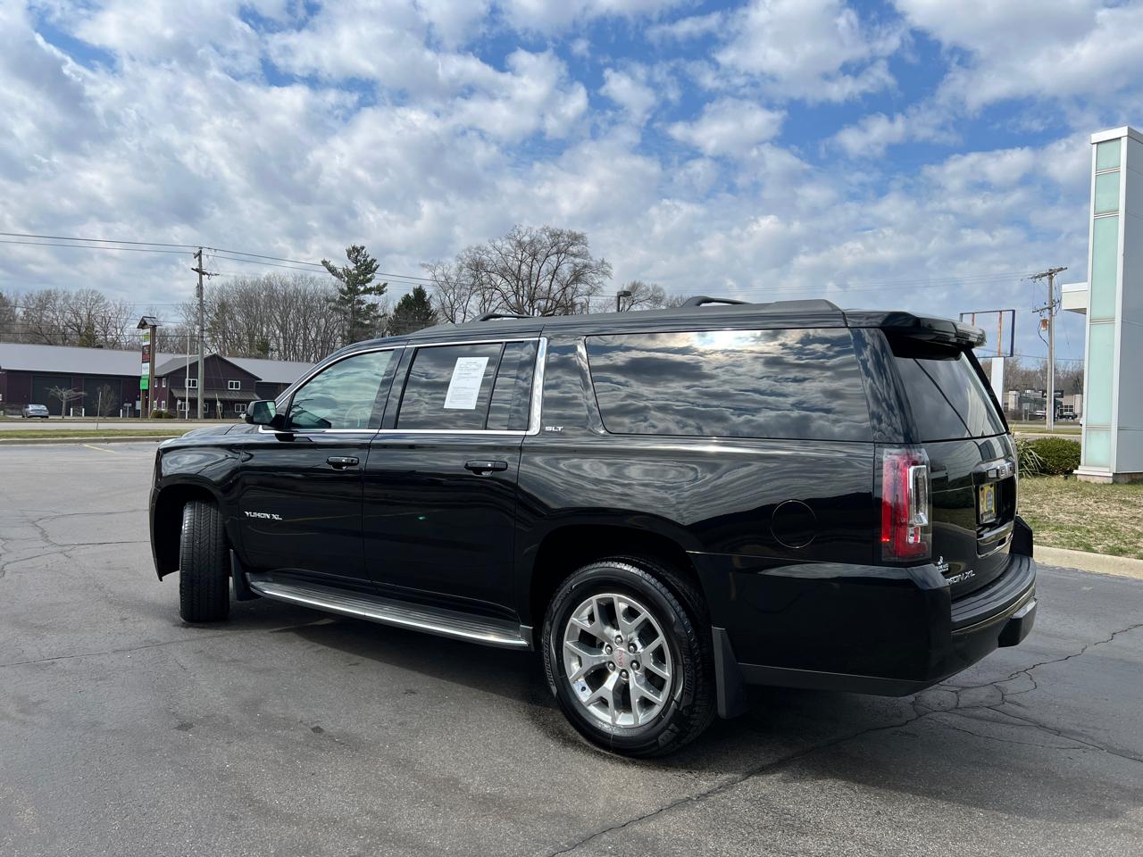GMC Yukon XL SLT 1/2 Ton 4WD 2015