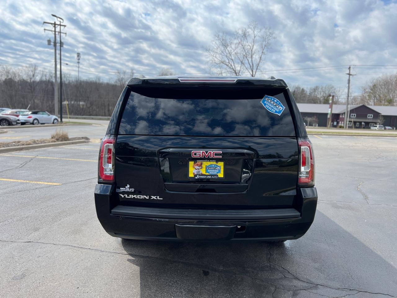 GMC Yukon XL SLT 1/2 Ton 4WD 2015