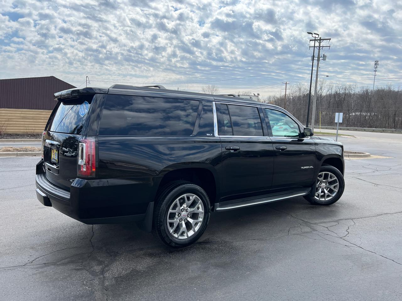 GMC Yukon XL SLT 1/2 Ton 4WD 2015