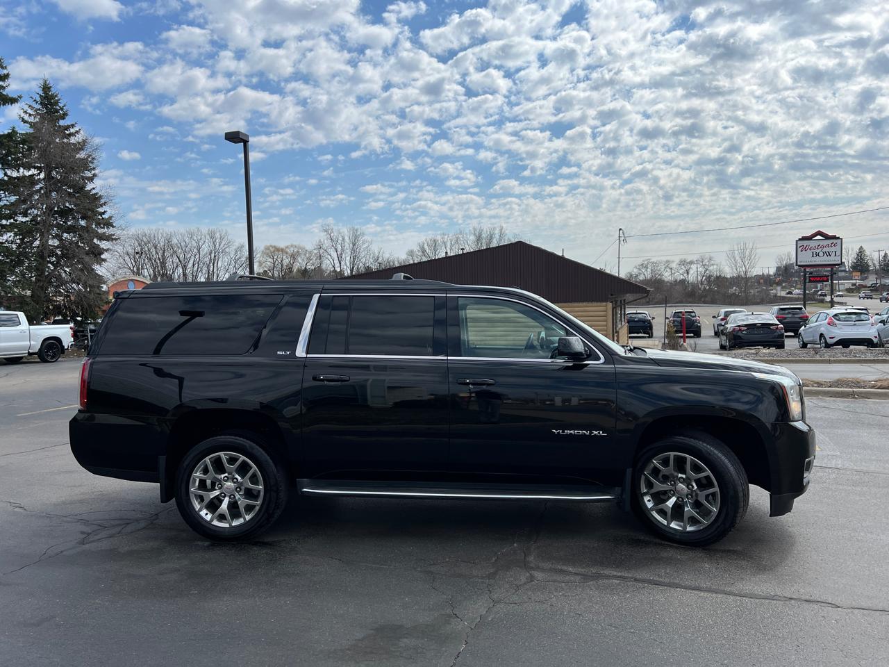 GMC Yukon XL SLT 1/2 Ton 4WD 2015