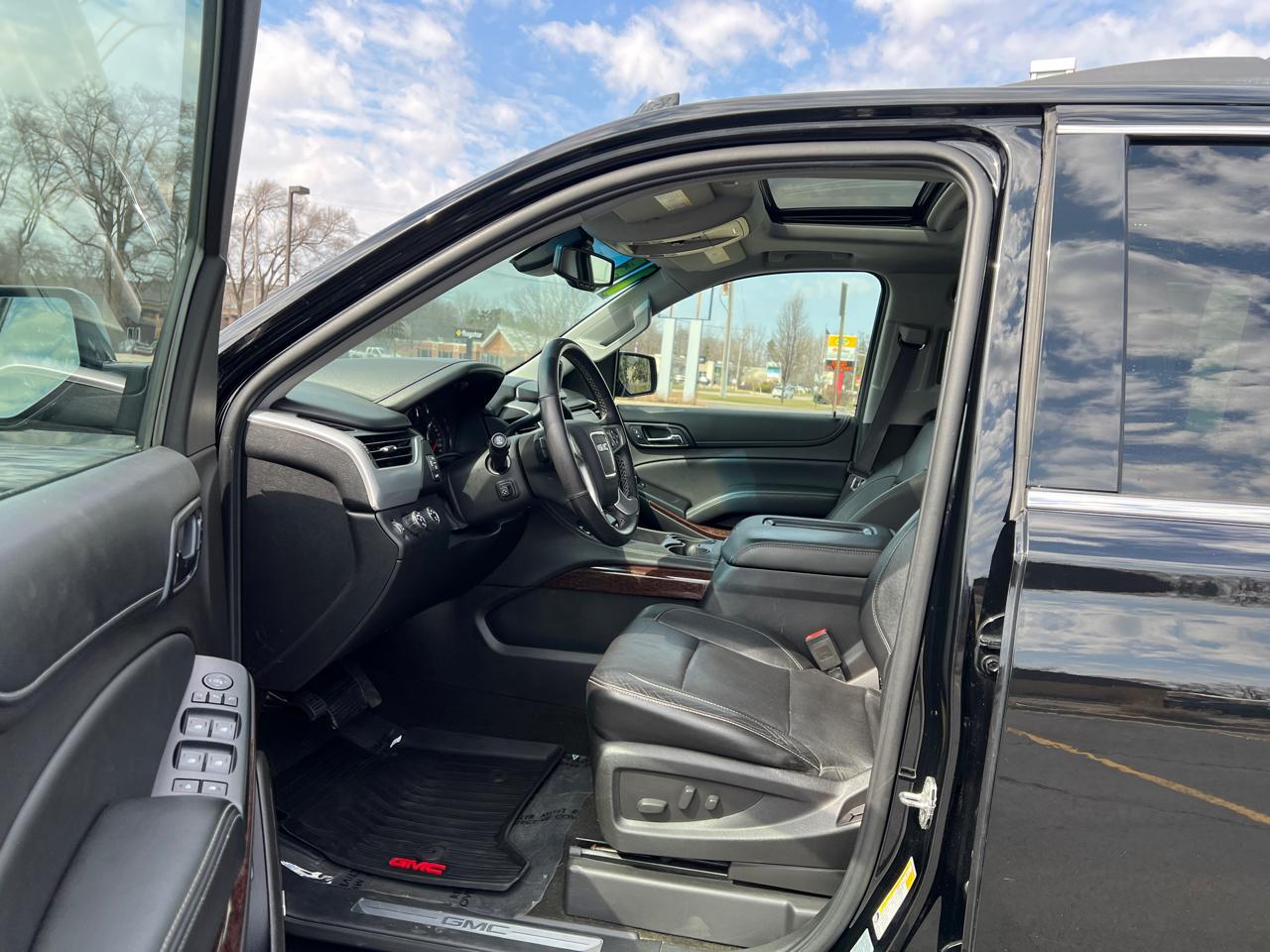 GMC Yukon XL SLT 1/2 Ton 4WD 2015