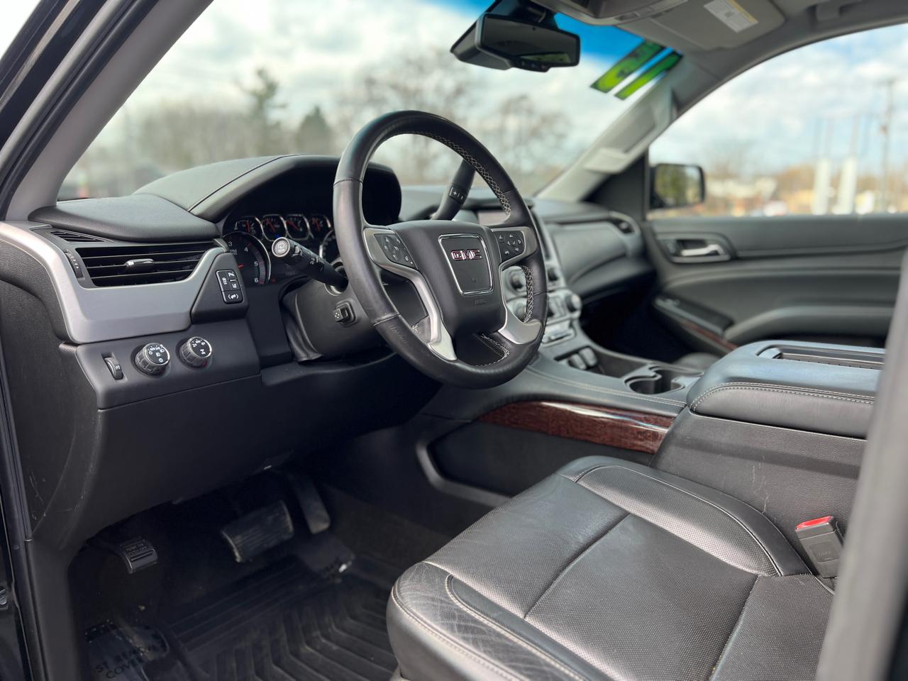 GMC Yukon XL SLT 1/2 Ton 4WD 2015