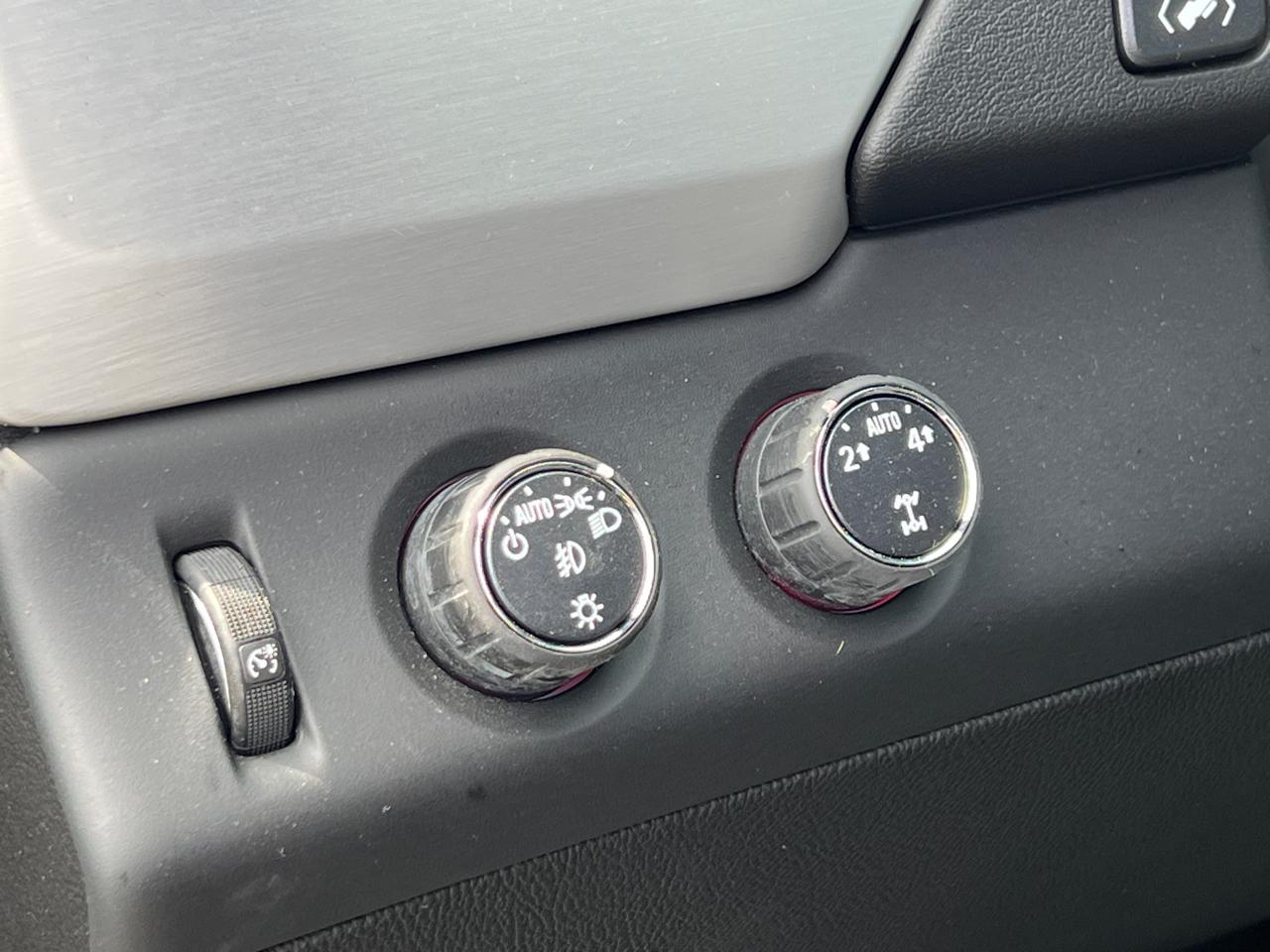 GMC Yukon XL SLT 1/2 Ton 4WD 2015