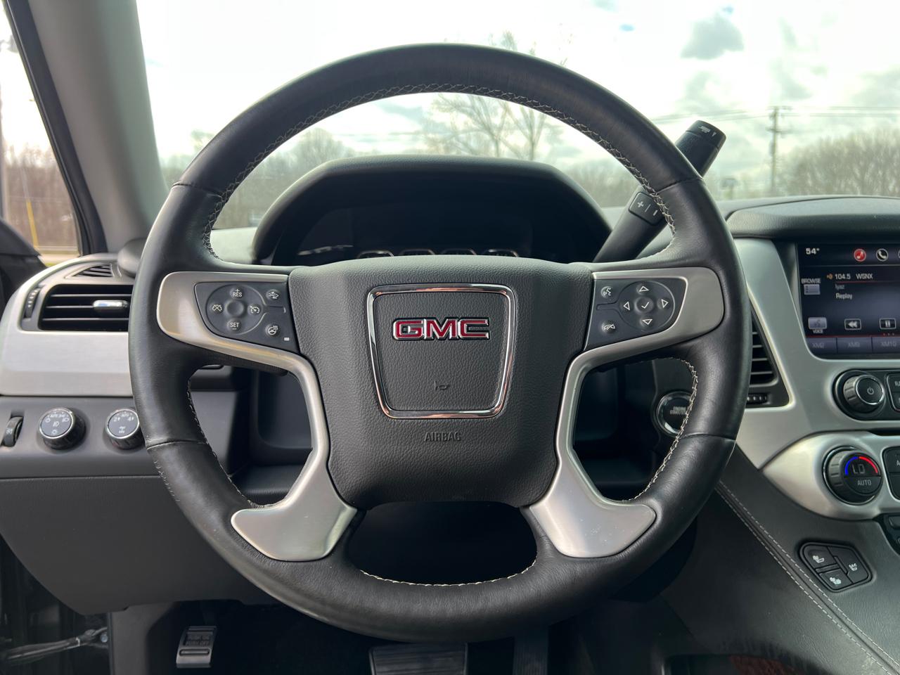 GMC Yukon XL SLT 1/2 Ton 4WD 2015