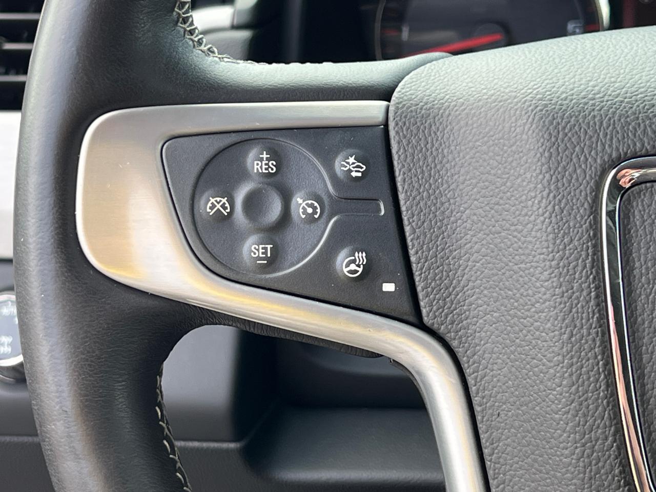 GMC Yukon XL SLT 1/2 Ton 4WD 2015