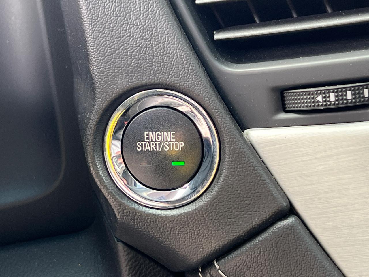 GMC Yukon XL SLT 1/2 Ton 4WD 2015