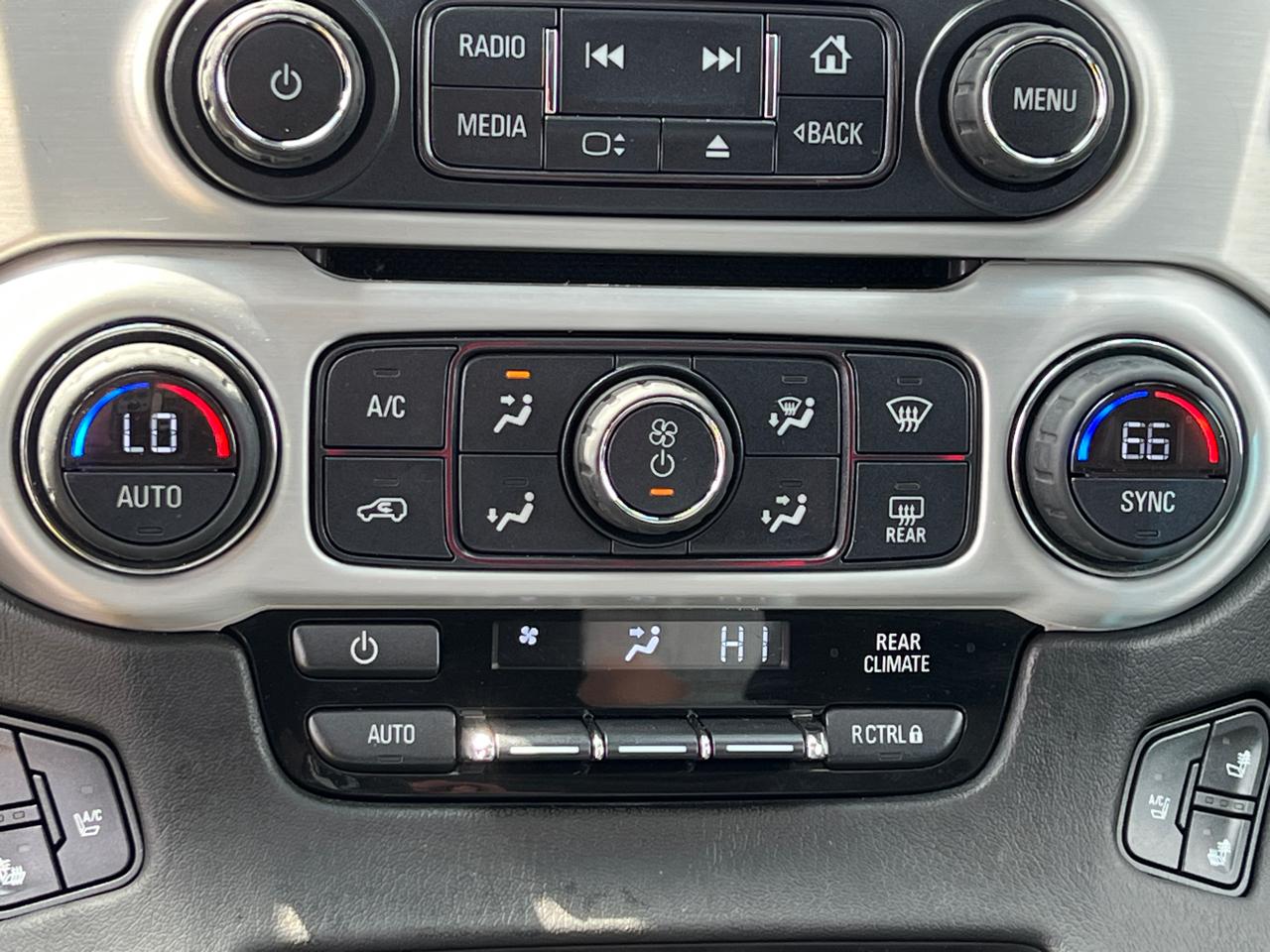 GMC Yukon XL SLT 1/2 Ton 4WD 2015