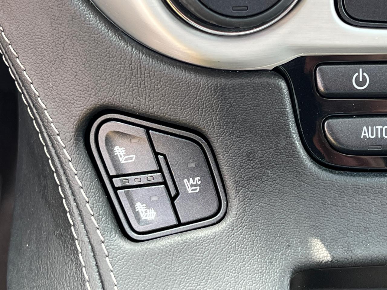 GMC Yukon XL SLT 1/2 Ton 4WD 2015