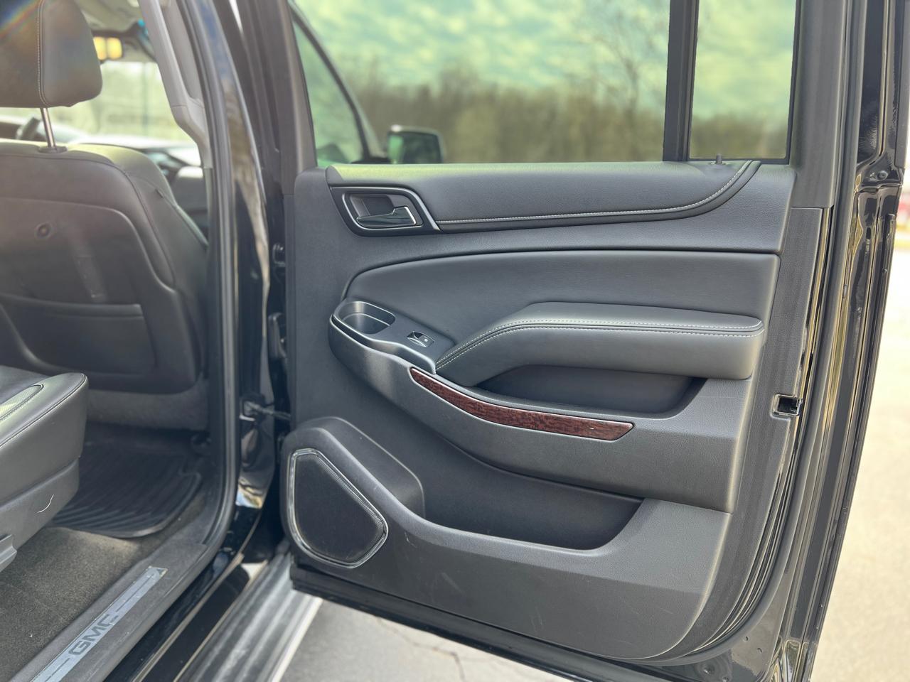 GMC Yukon XL SLT 1/2 Ton 4WD 2015