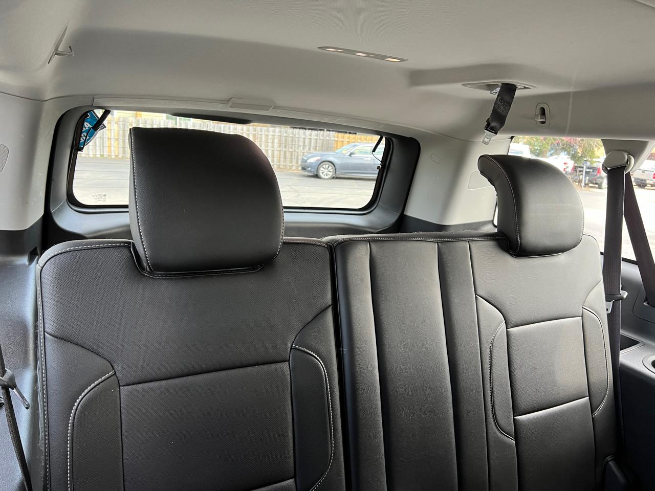 GMC Yukon XL SLT 1/2 Ton 4WD 2015