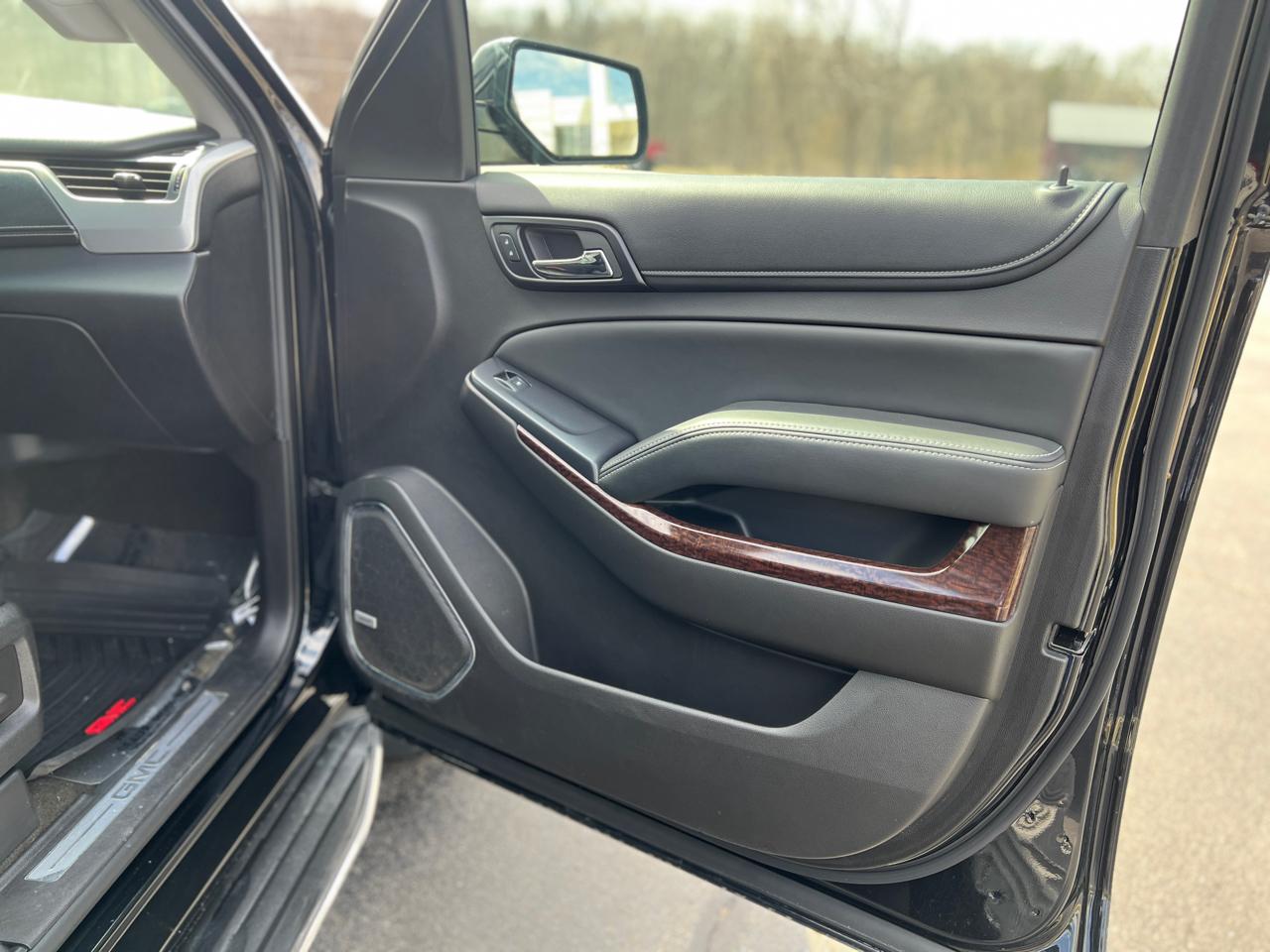 GMC Yukon XL SLT 1/2 Ton 4WD 2015