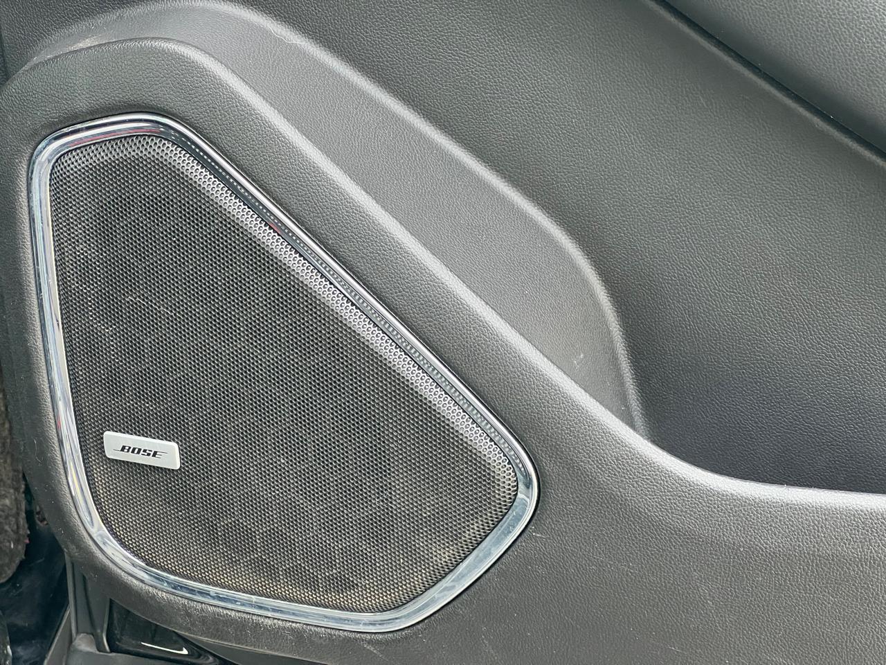 GMC Yukon XL SLT 1/2 Ton 4WD 2015