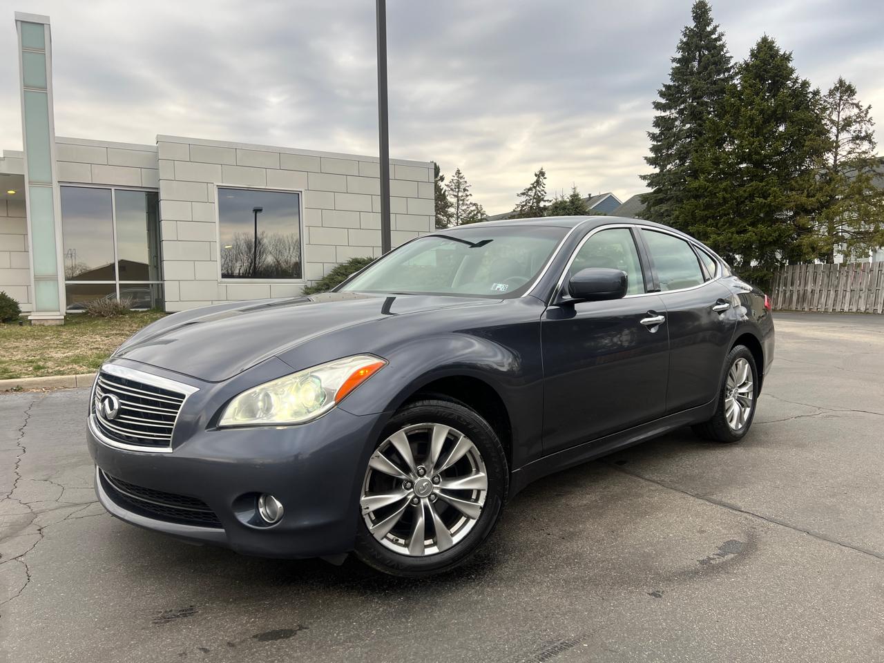Infiniti M37 4dr Sdn AWD 2011