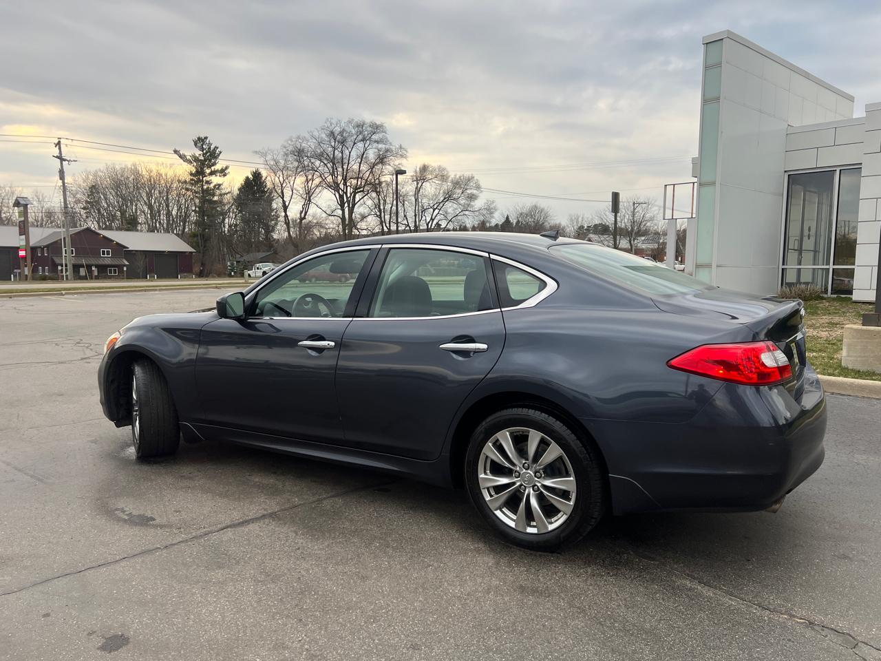 Infiniti M37 4dr Sdn AWD 2011