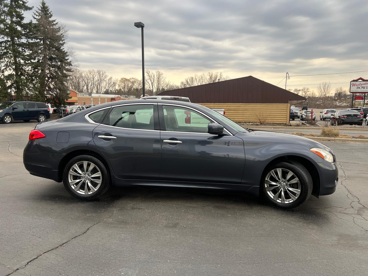 Infiniti M37 4dr Sdn AWD 2011