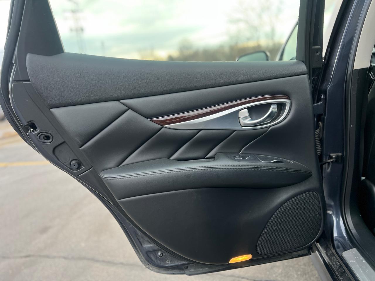 Infiniti M37 4dr Sdn AWD 2011