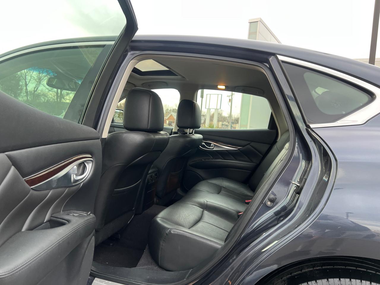 Infiniti M37 4dr Sdn AWD 2011