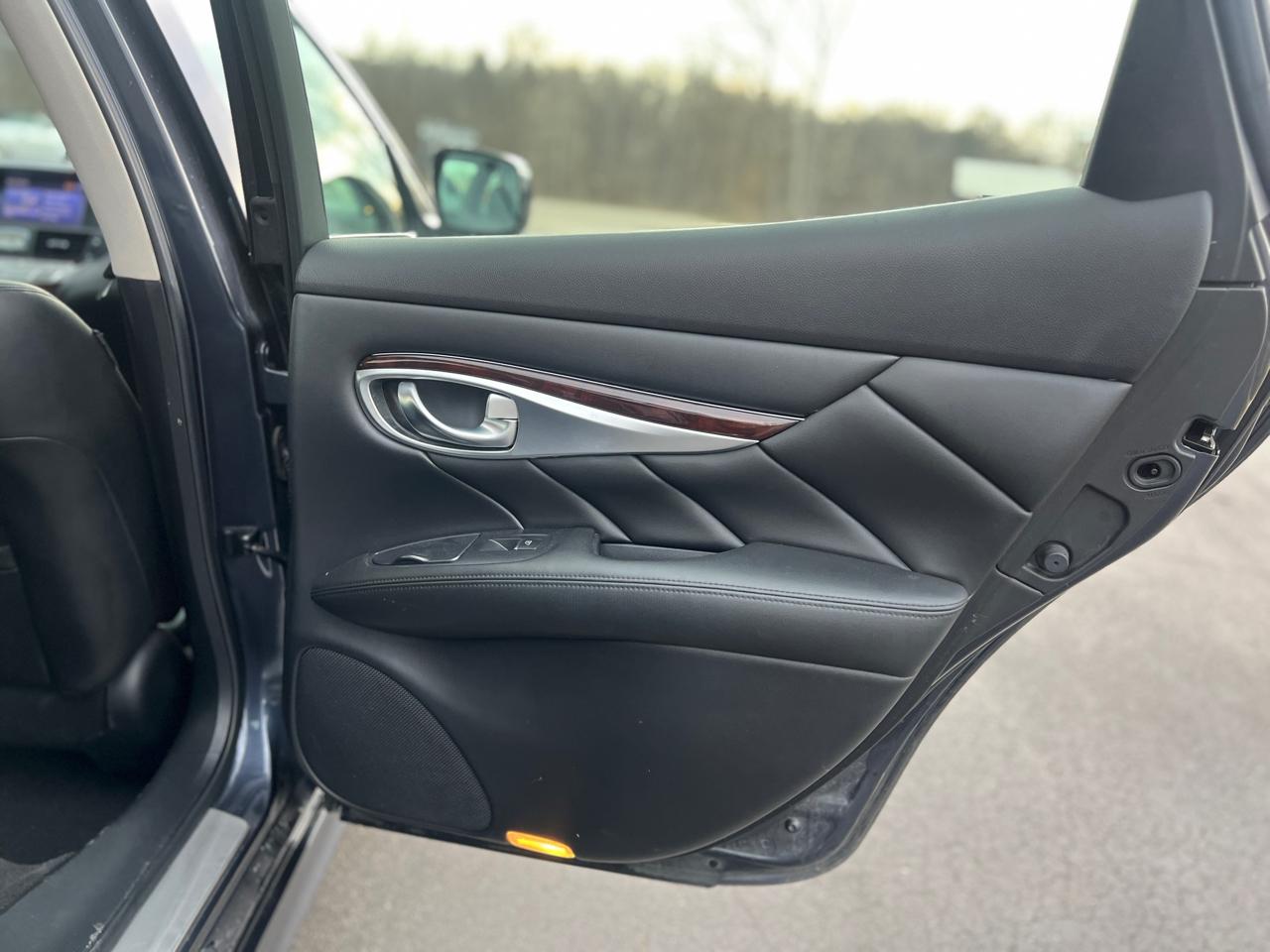 Infiniti M37 4dr Sdn AWD 2011