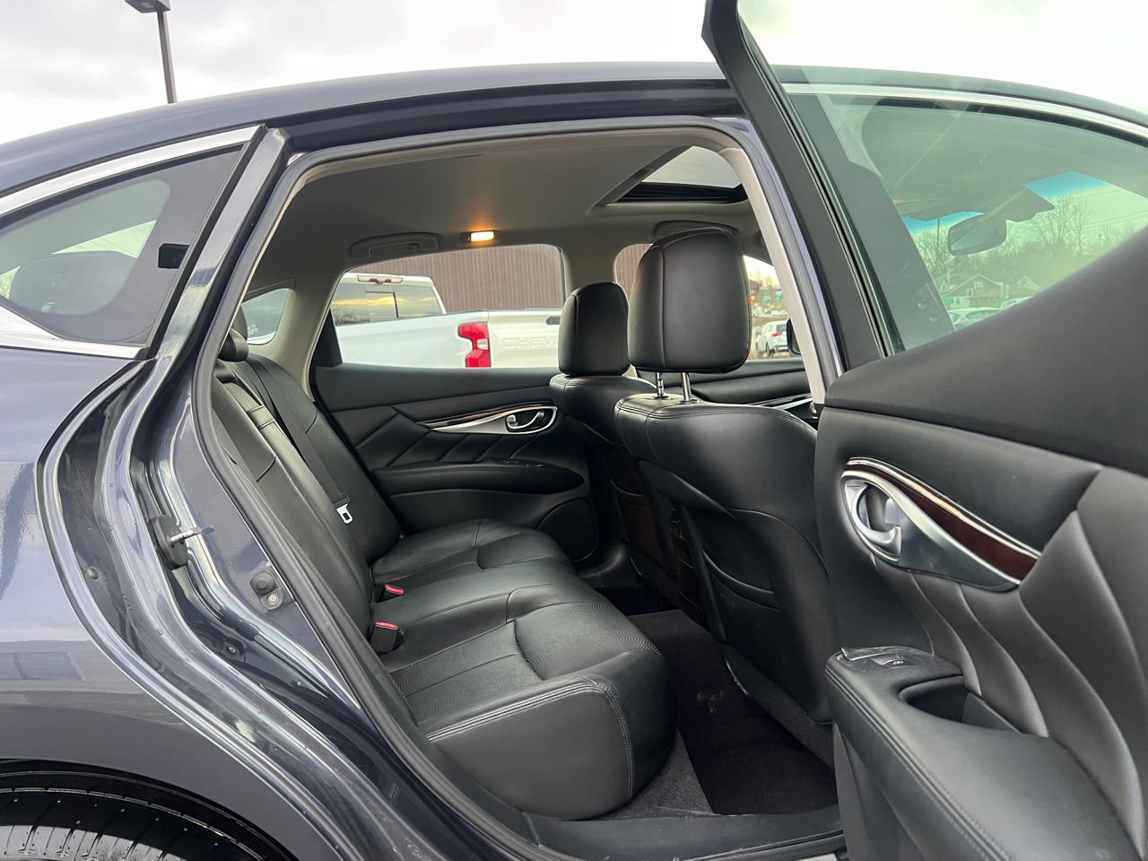 Infiniti M37 4dr Sdn AWD 2011