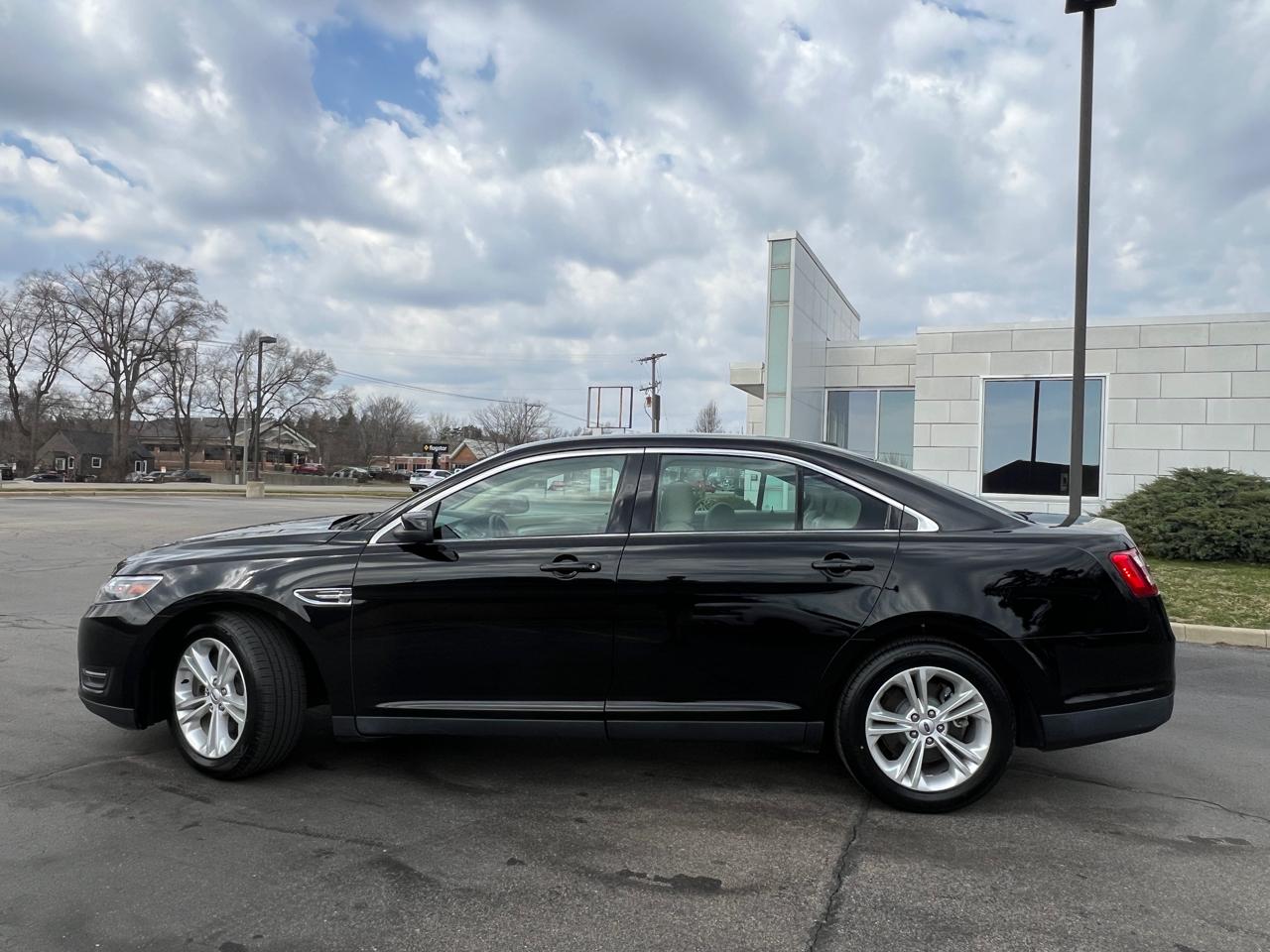 Ford Taurus SEL FWD 2017