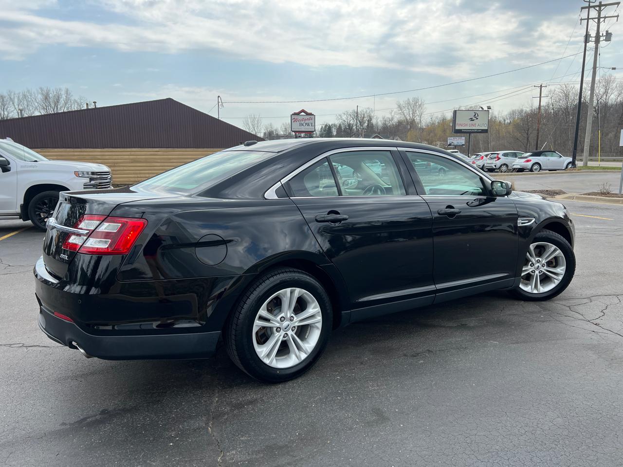 Ford Taurus SEL FWD 2017